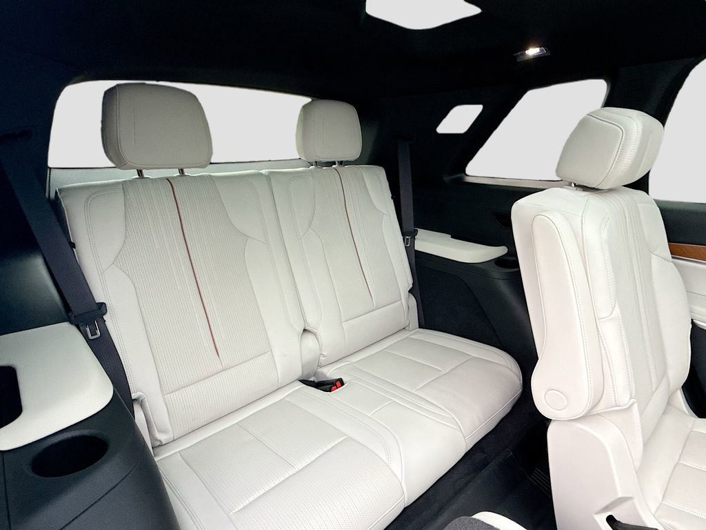 New 2026 Cadillac Vistiq Sport w/ LPO, Floor Liner Package image 29