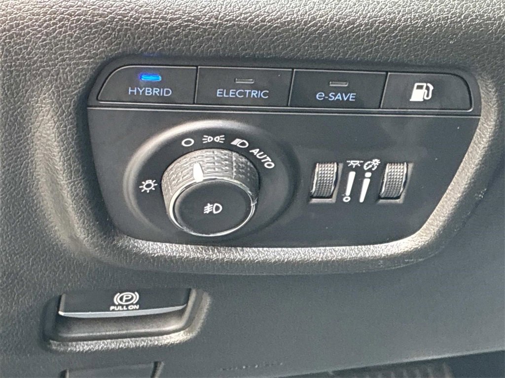 Used 2023 Jeep Grand Cherokee 4WD 4xe image 29