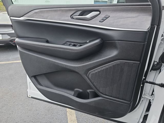 Used 2024 Jeep Grand Cherokee Limited image 33