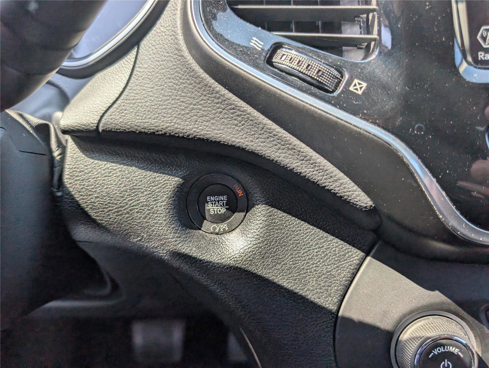 Used 2021 Jeep Cherokee Limited AWD/4WD image 24