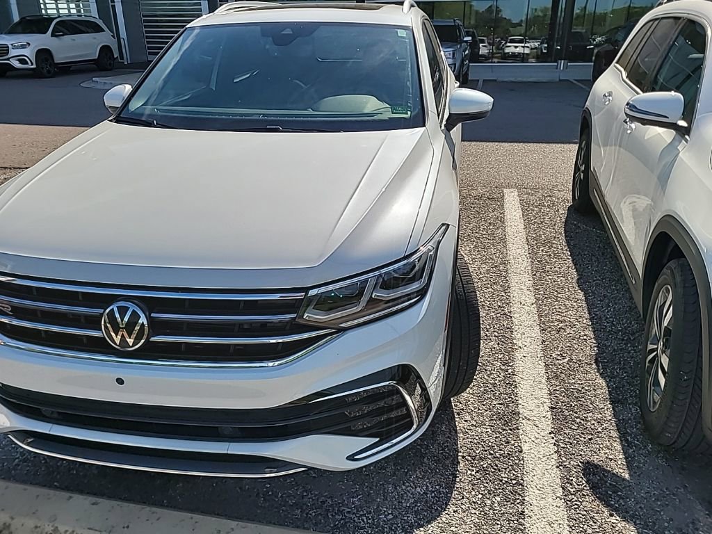 Used 2022 Volkswagen Tiguan SEL R-Line image 2