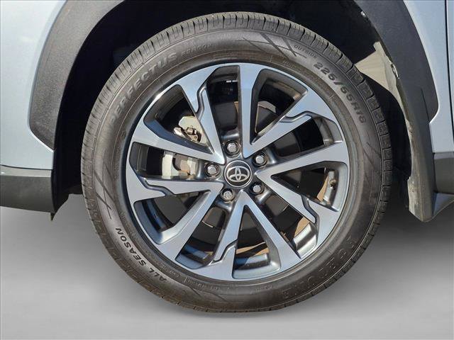 Used 2023 Toyota Corolla Cross XLE w/ Convenience Package AWD/4WD image 24