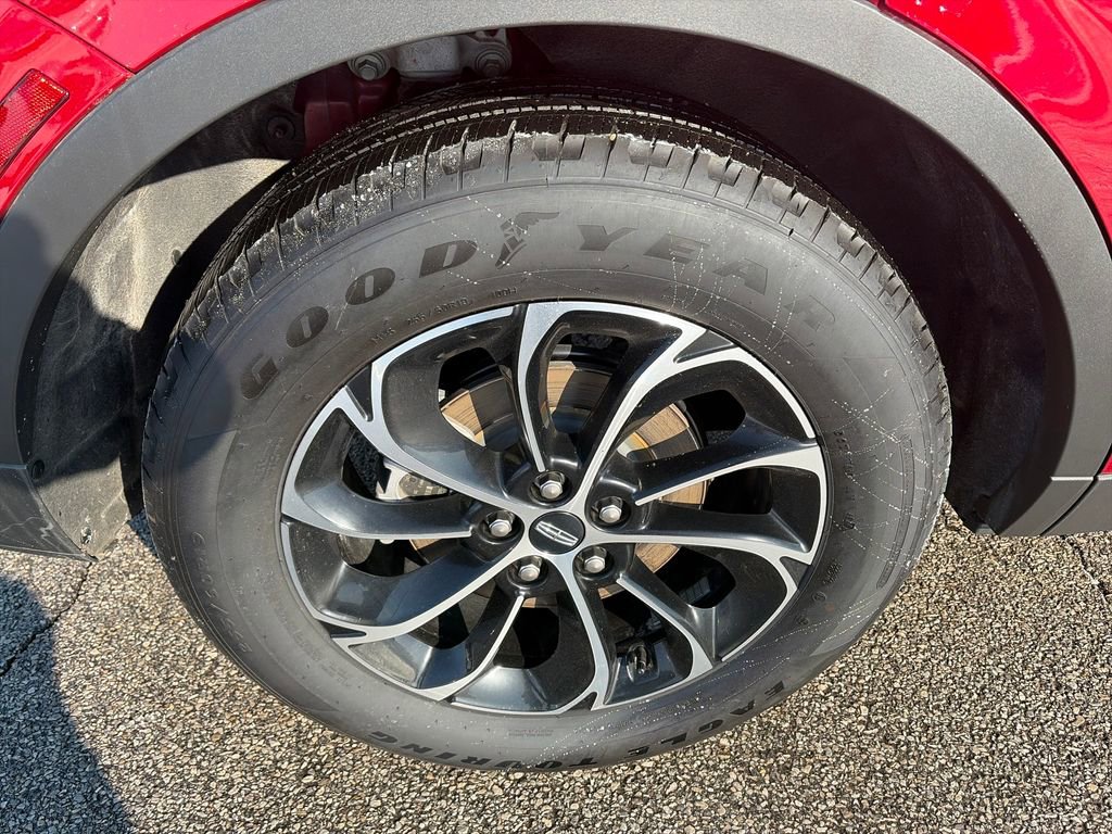 Used 2025 Lincoln Nautilus Premier w/ Equipment Group 102A AWD/4WD image 12