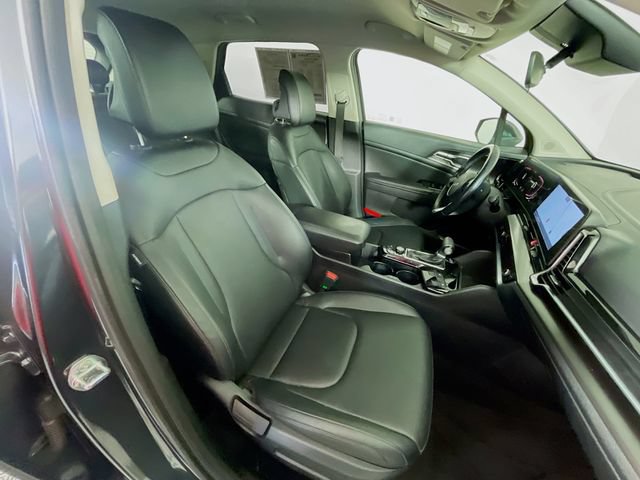 Used 2025 Kia Sportage EX FWD image 29