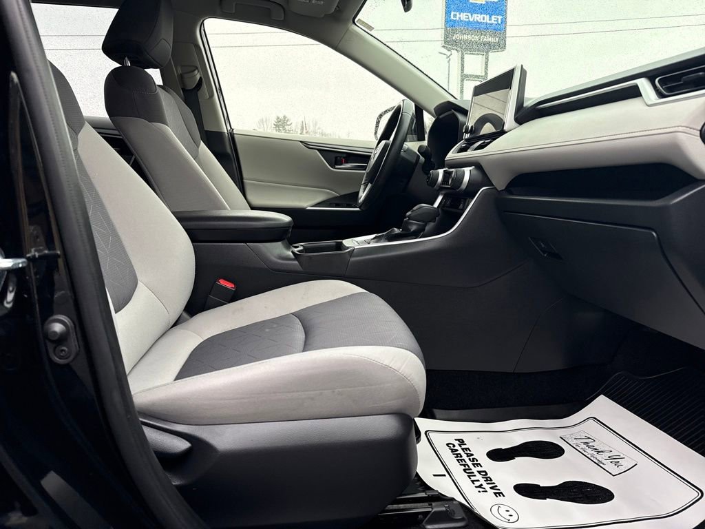 Used 2024 Toyota RAV4 XLE w/ Convenience Package image 39