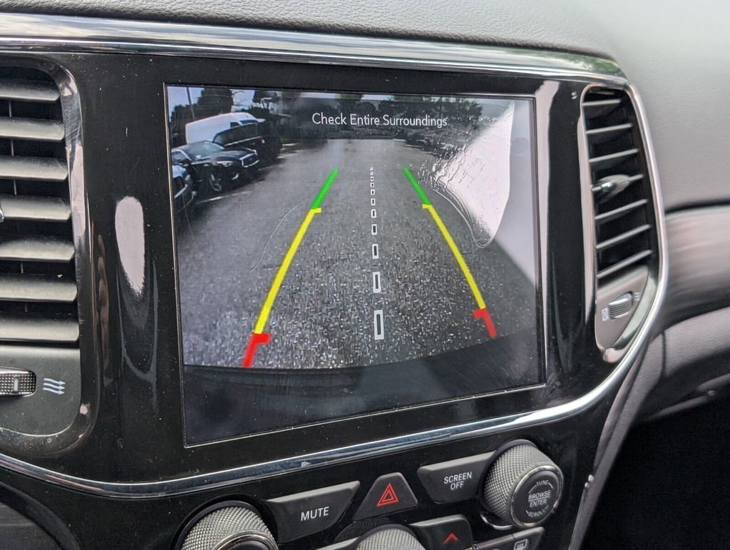 Certified 2021 Jeep Grand Cherokee Laredo X image 23