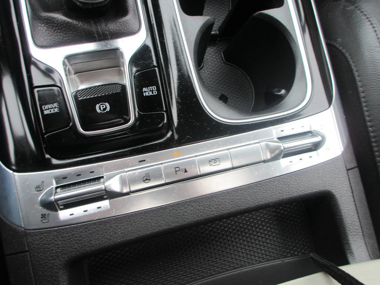 Used 2023 Kia Carnival SX Prestige image 26