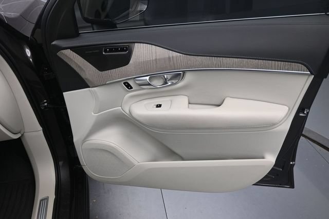 Certified 2023 Volvo XC90 B6 Ultimate w/ Protection Package Premier AWD/4WD image 32