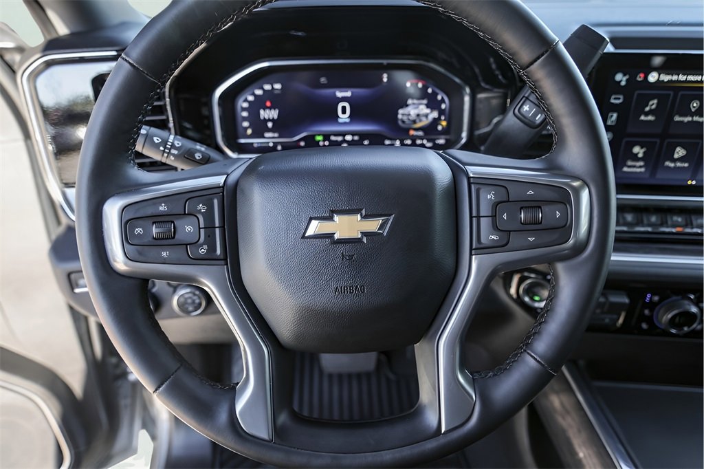 Used 2025 Chevrolet Silverado 2500 LTZ w/ LTZ Convenience Package image 15