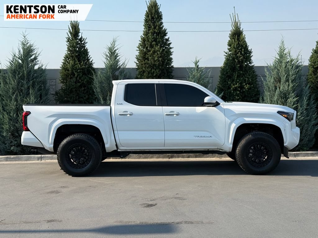 Used 2025 Toyota Tacoma SR5 AWD/4WD image 10