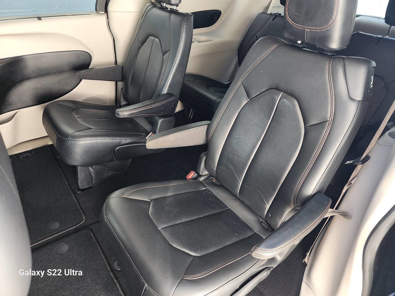 Used 2017 Chrysler Pacifica Touring-L Plus FWD image 13