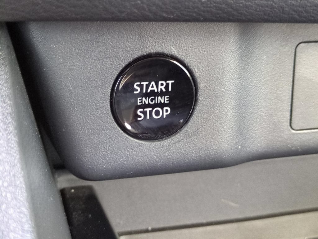 Certified 2025 Nissan Rogue SV FWD image 22