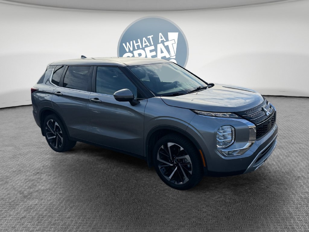 Used 2022 Mitsubishi Outlander SE FWD image 1