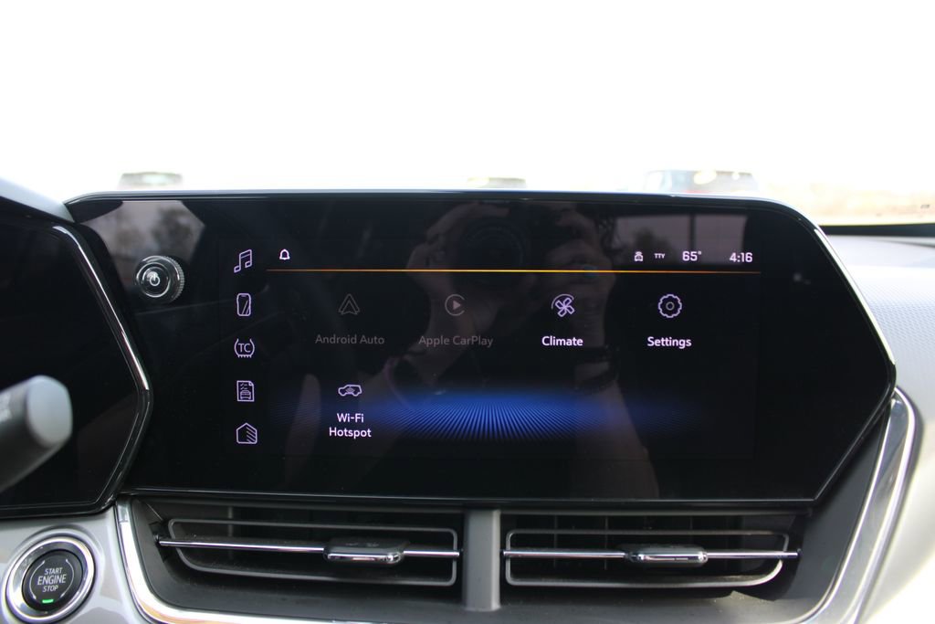 Used 2025 Chevrolet Trax LT image 46