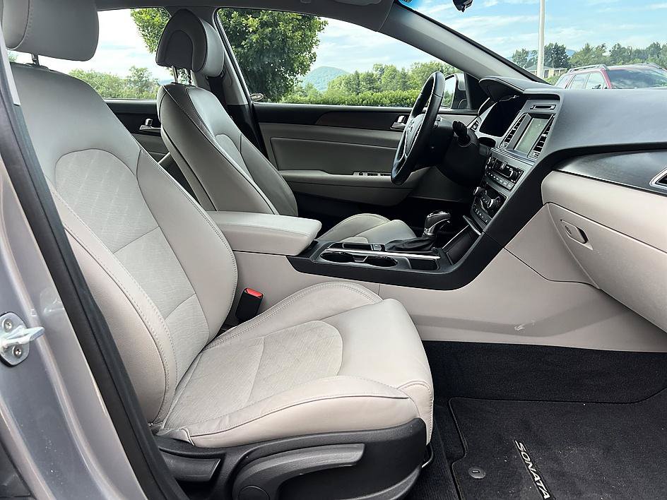 Used 2017 Hyundai Sonata Sport w/ Value Edition Package 02 FWD image 19
