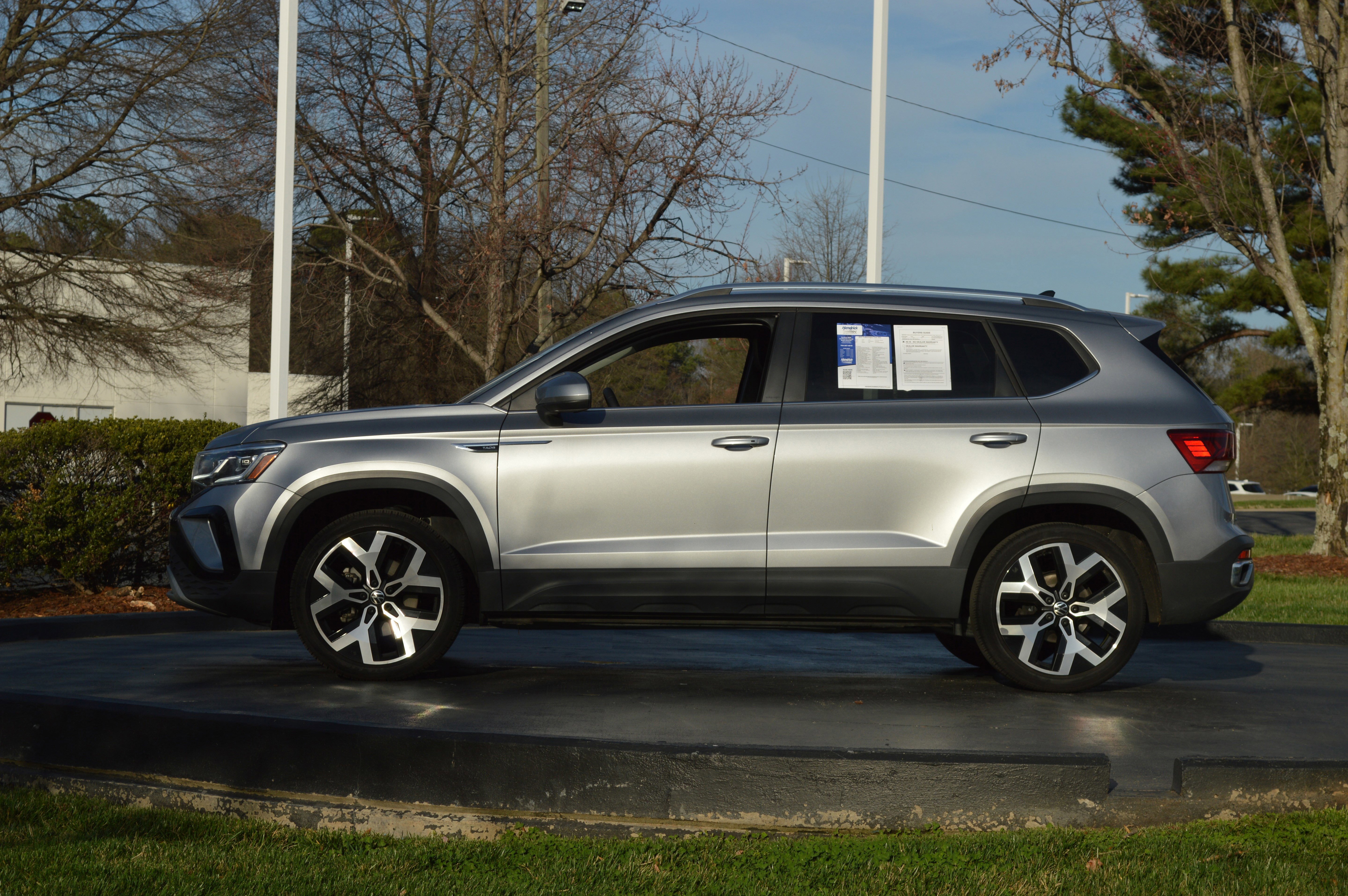 Used 2022 Volkswagen Taos SEL image 44