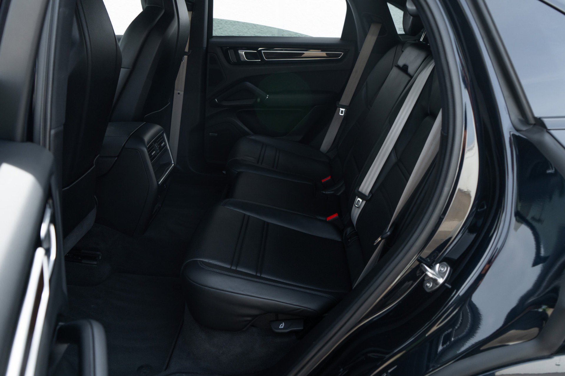 Used 2023 Porsche Cayenne Platinum Edition AWD/4WD image 23