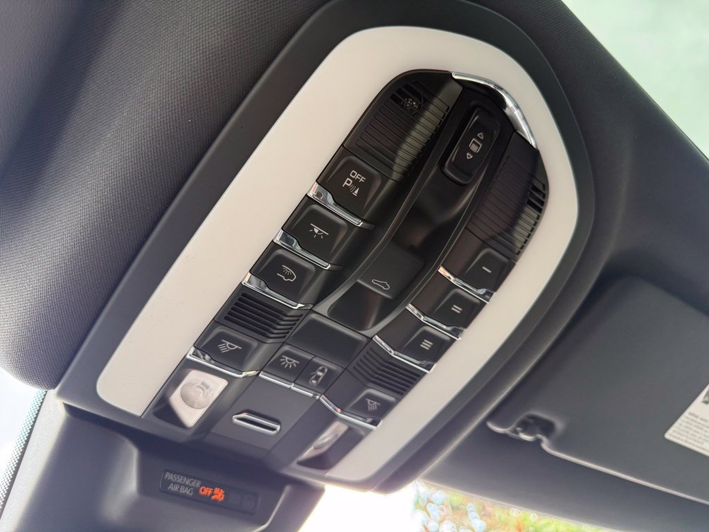 Used 2026 Porsche Macan AWD/4WD image 25