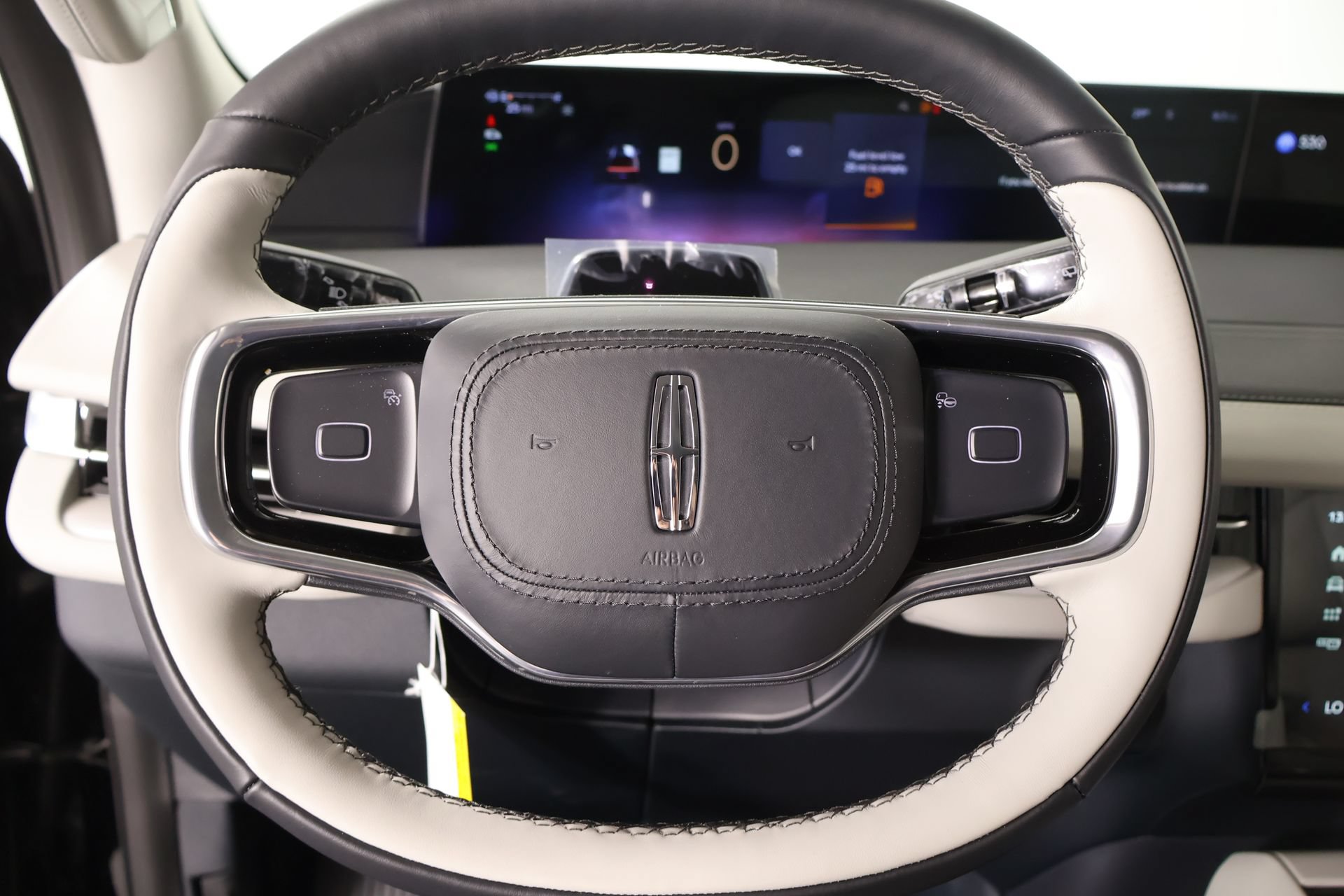New 2026 Lincoln Navigator Premiere AWD/4WD image 3