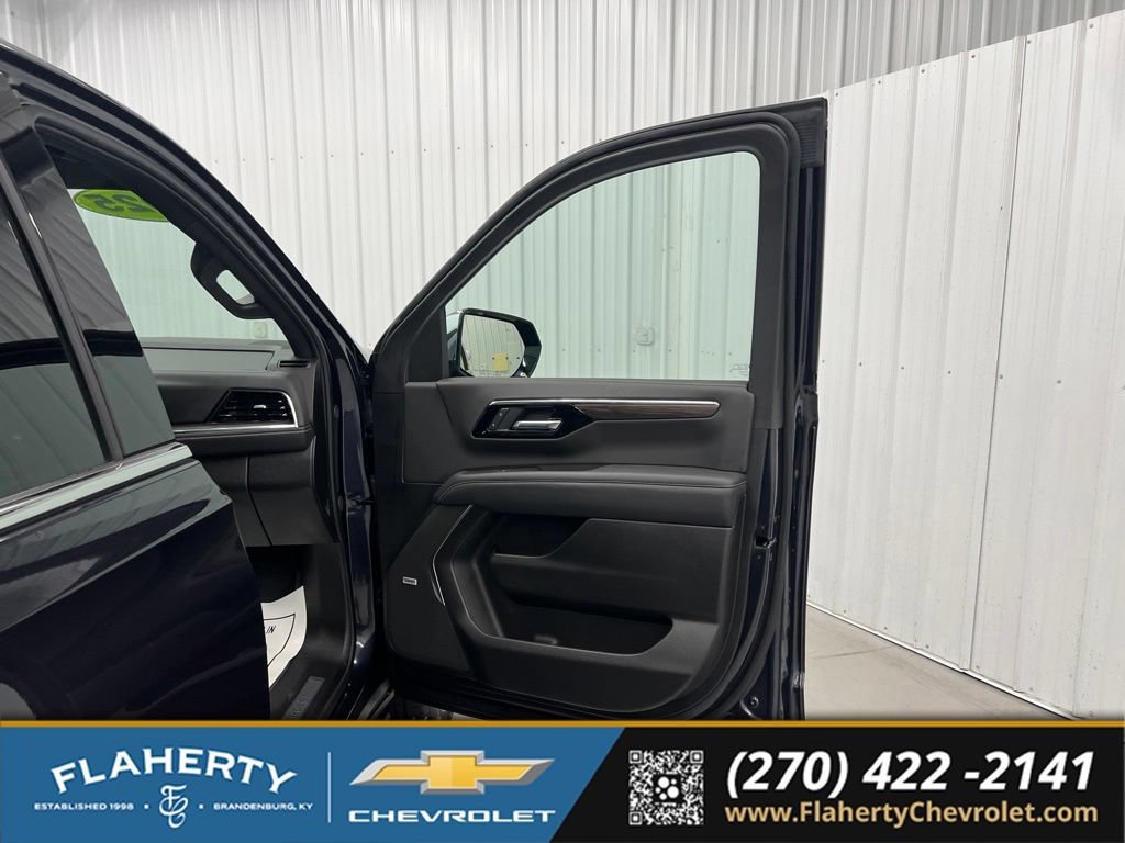 Used 2025 Chevrolet Suburban Premier AWD/4WD image 14