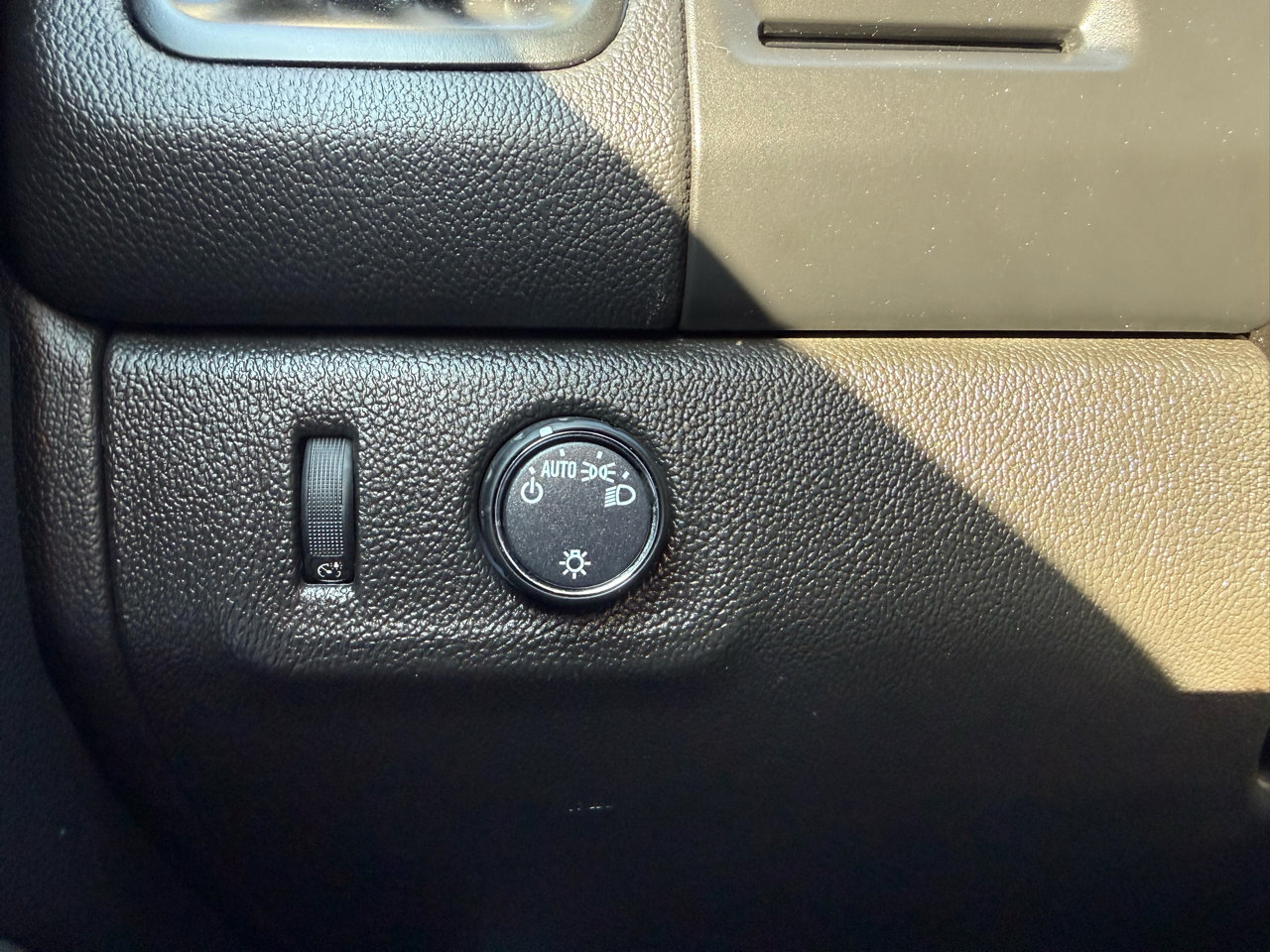 Used 2022 Chevrolet Colorado LT w/ Fleet Safety Package image 24