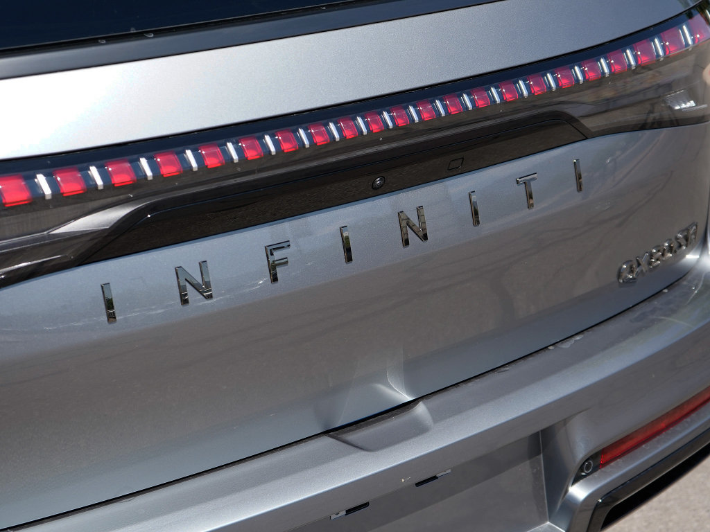 Certified 2026 INFINITI QX80 4WD image 8