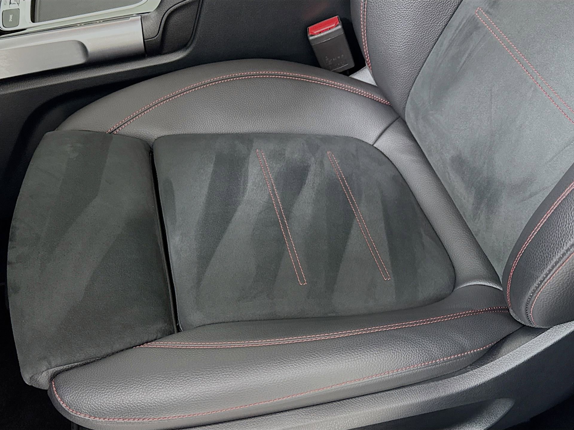 Used 2025 Mercedes-Benz GLB 250 image 19