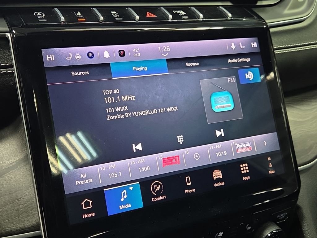 Used 2024 Jeep Grand Cherokee Limited w/ Luxury Tech Group II image 19