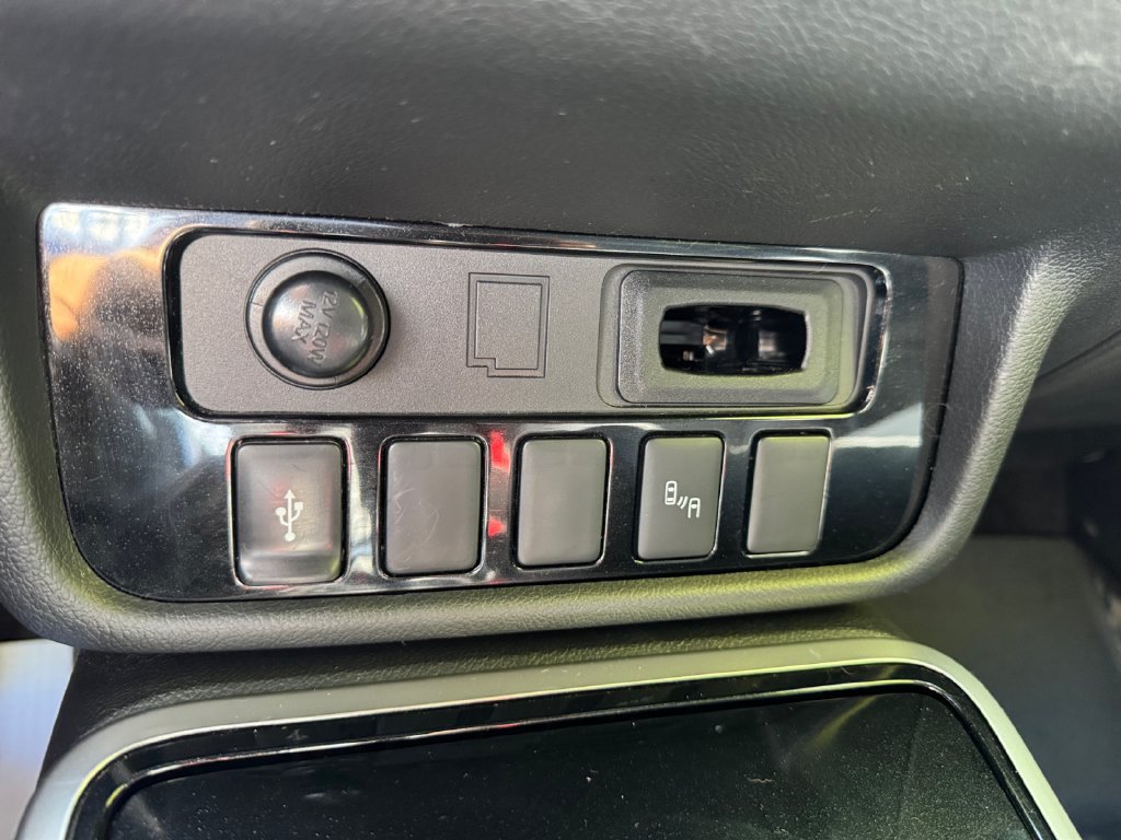 Used 2019 Mitsubishi Outlander AWD image 22