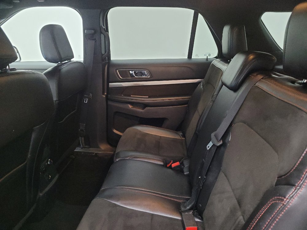 Used 2018 Ford Explorer XLT w/ Equipment Group 202A FWD image 18