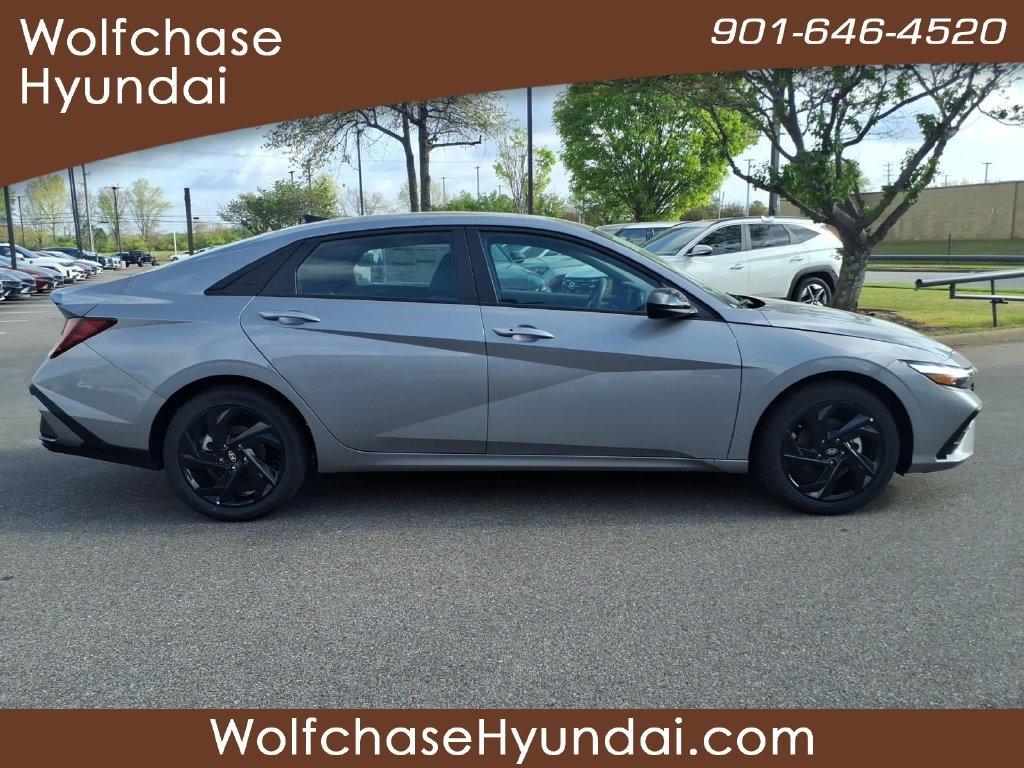 Used 2026 Hyundai Elantra Sport w/ Cargo Package FWD image 6