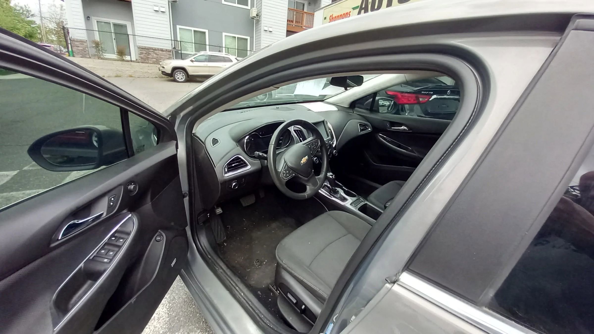 Used 2018 Chevrolet Cruze LT image 16