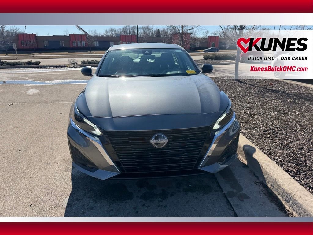 Used 2025 Nissan Altima 2.5 SV image 3