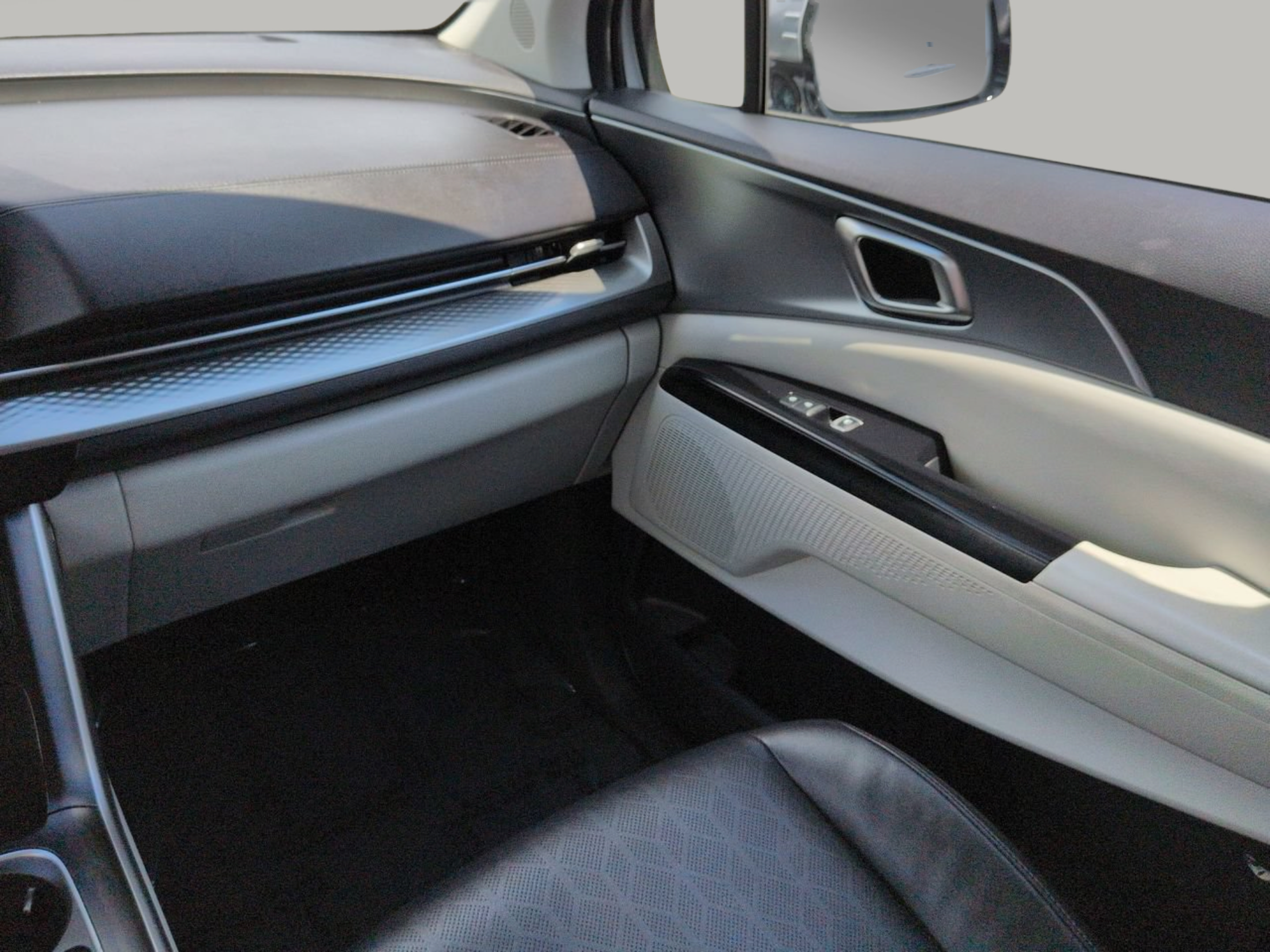 Used 2023 Kia Carnival LX FWD image 21