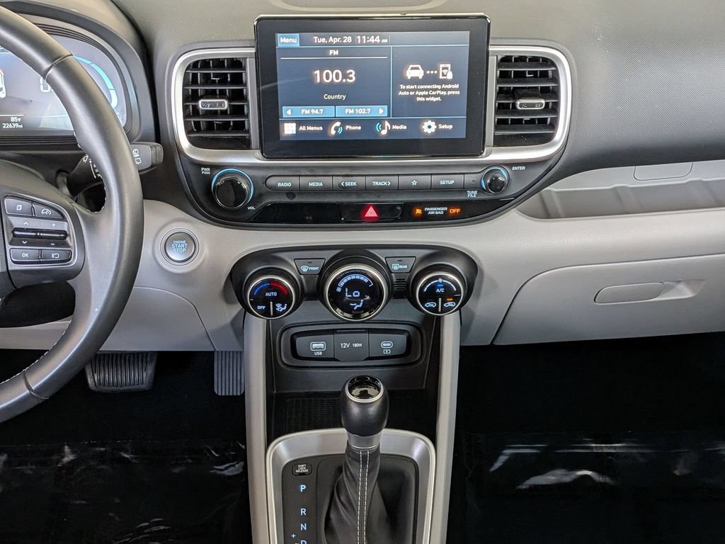 Used 2025 Hyundai Venue SEL FWD image 19