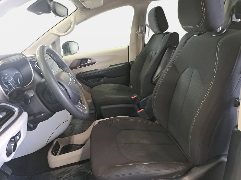 Used 2023 Chrysler Voyager LX FWD image 17