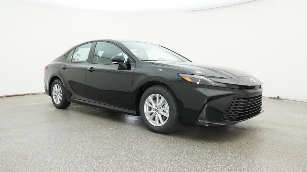 Used 2025 Toyota Camry LE image 30