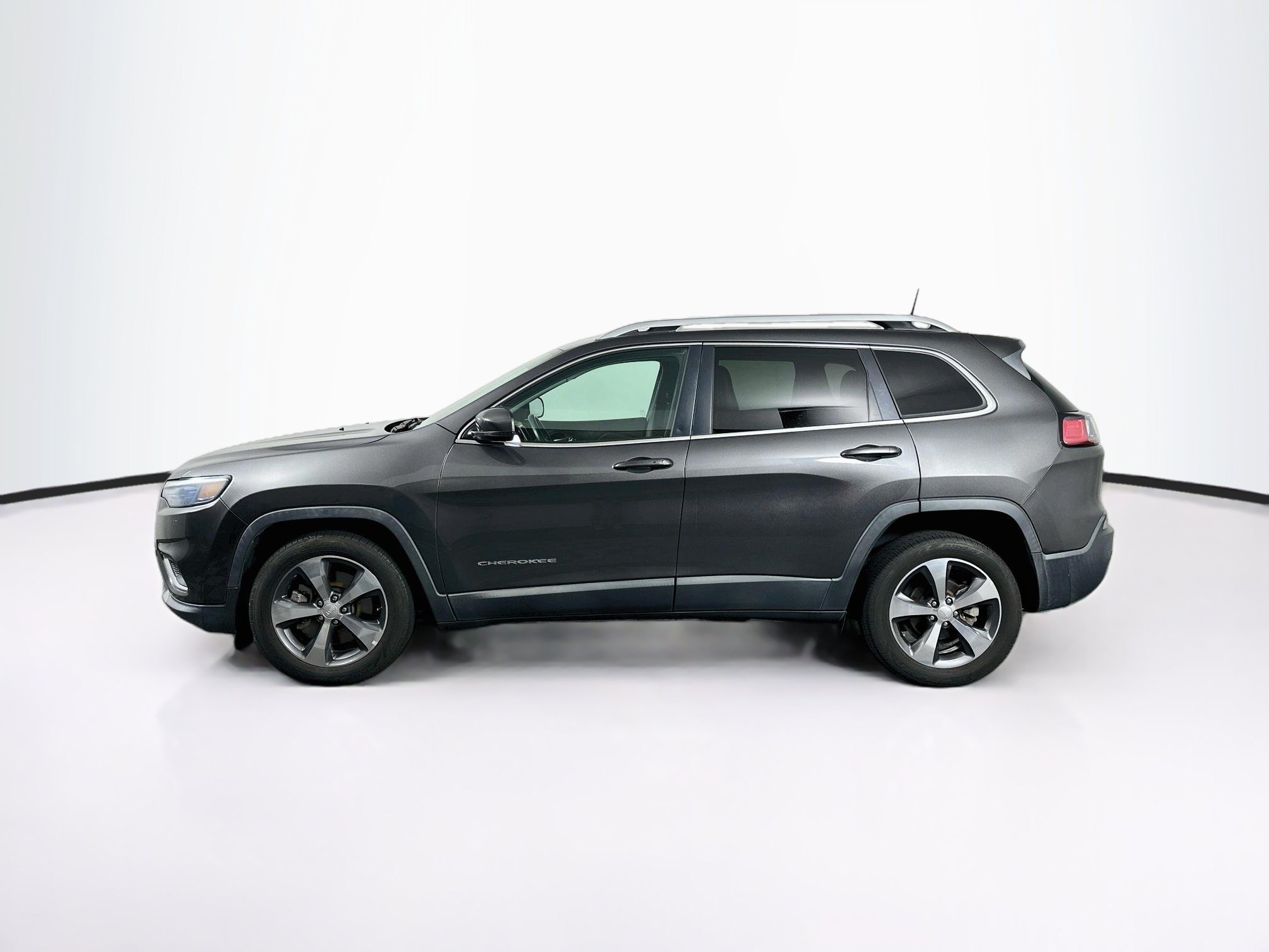 Used 2019 Jeep Cherokee Limited FWD image 4