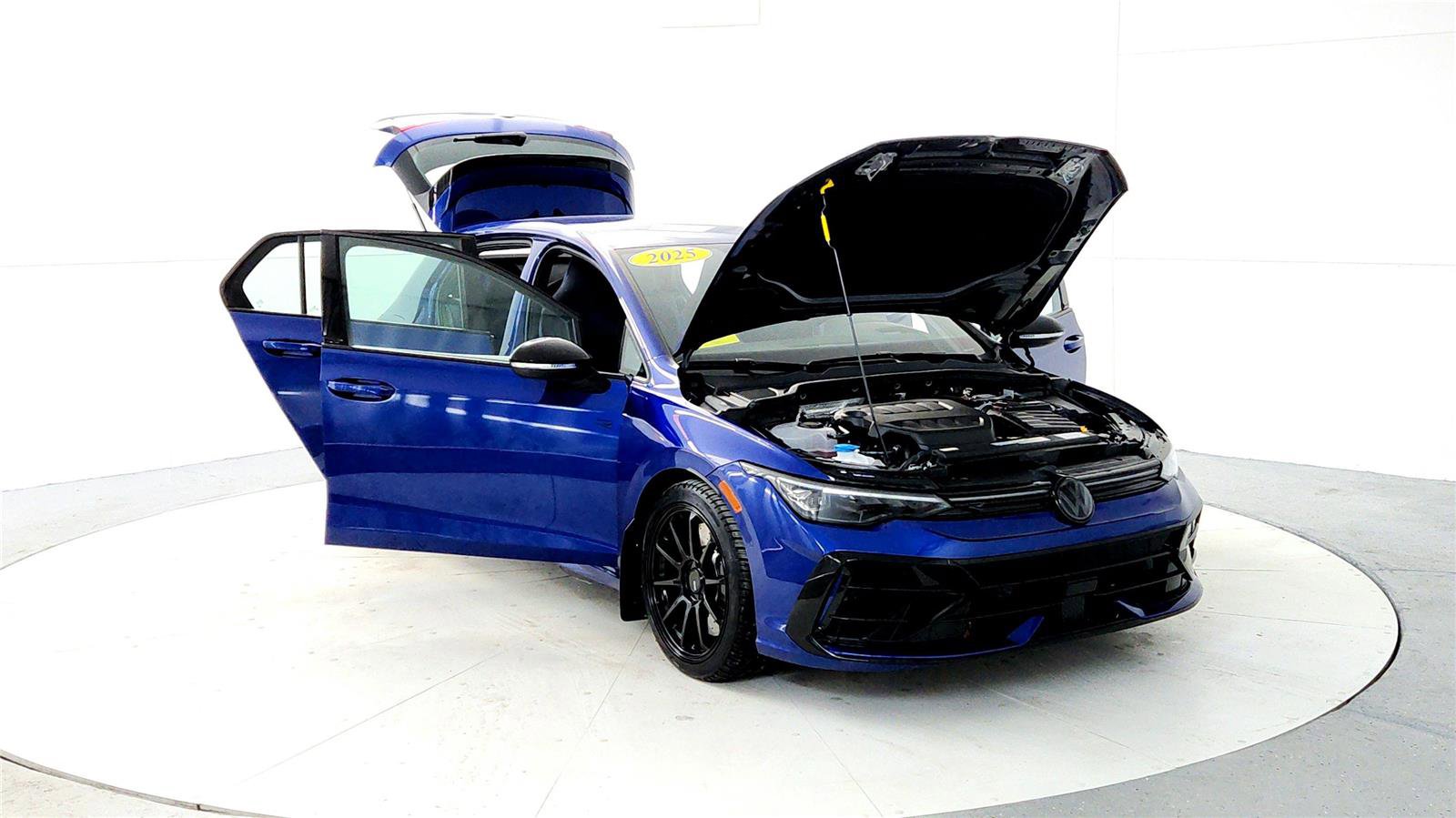 Used 2025 Volkswagen Golf R Black Edition image 9