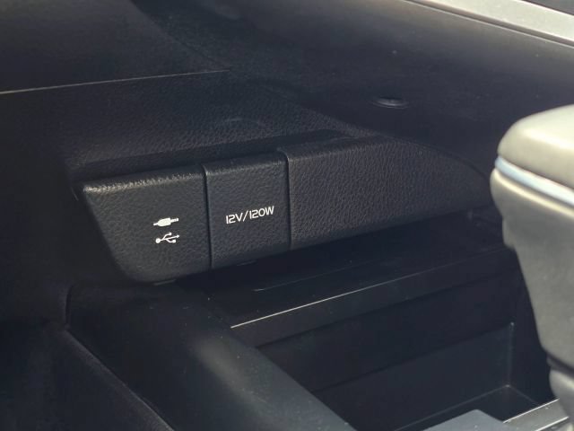 Used 2019 Toyota Camry SE w/ Audio Package FWD image 33