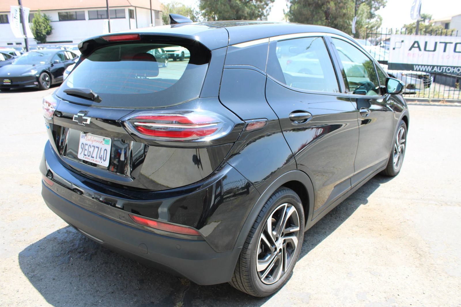 Used 2022 Chevrolet Bolt LT w/ Infotainment Package FWD image 8