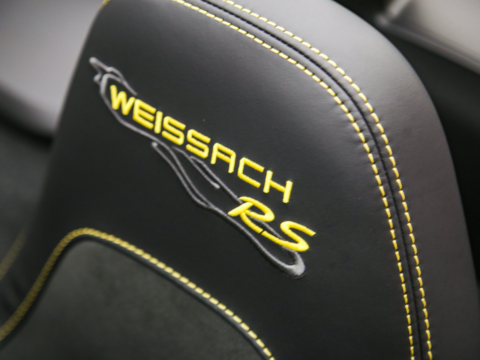 Certified 2025 Porsche 718 Boxster Spyder RS RWD image 37