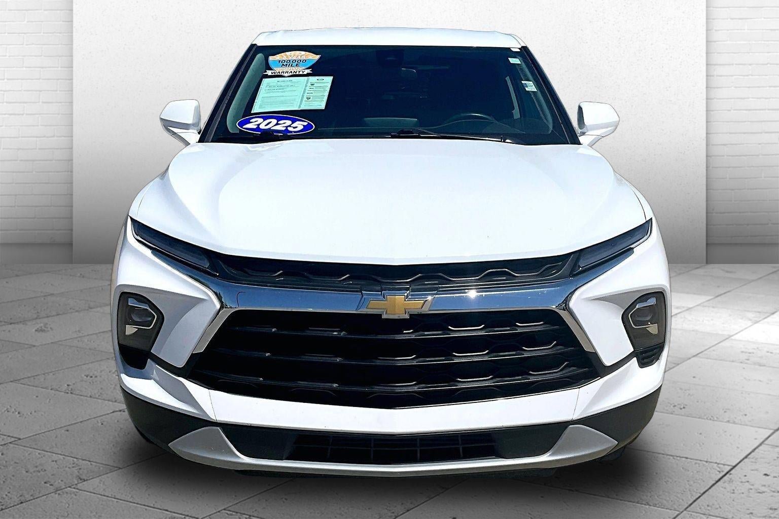 Used 2025 Chevrolet Blazer LT FWD image 2