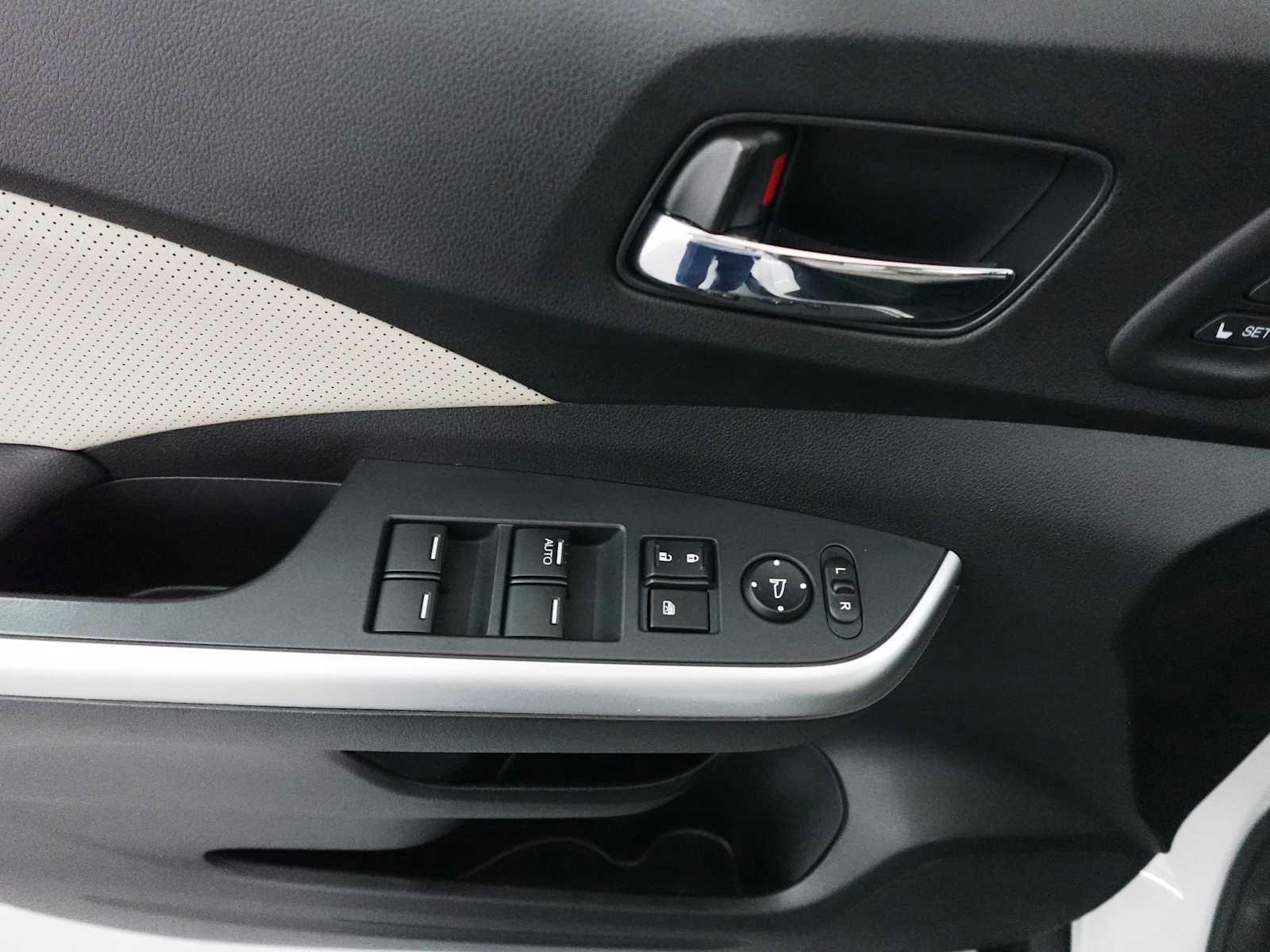 Used 2015 Honda CR-V Touring image 11