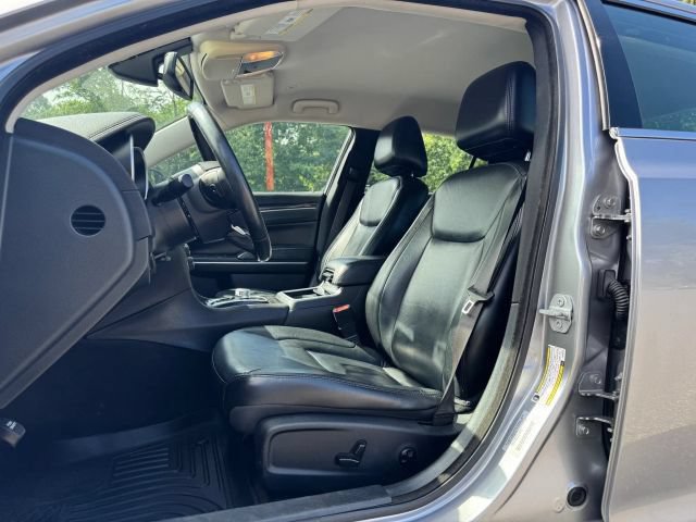 Used 2017 Chrysler 300 Limited RWD image 15