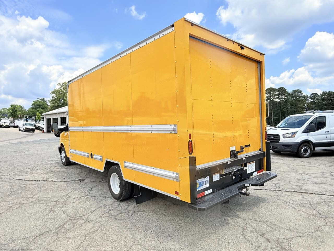 Used 2023 GMC Savana 3500 Extended w/ Power Convenience Package RWD image 3
