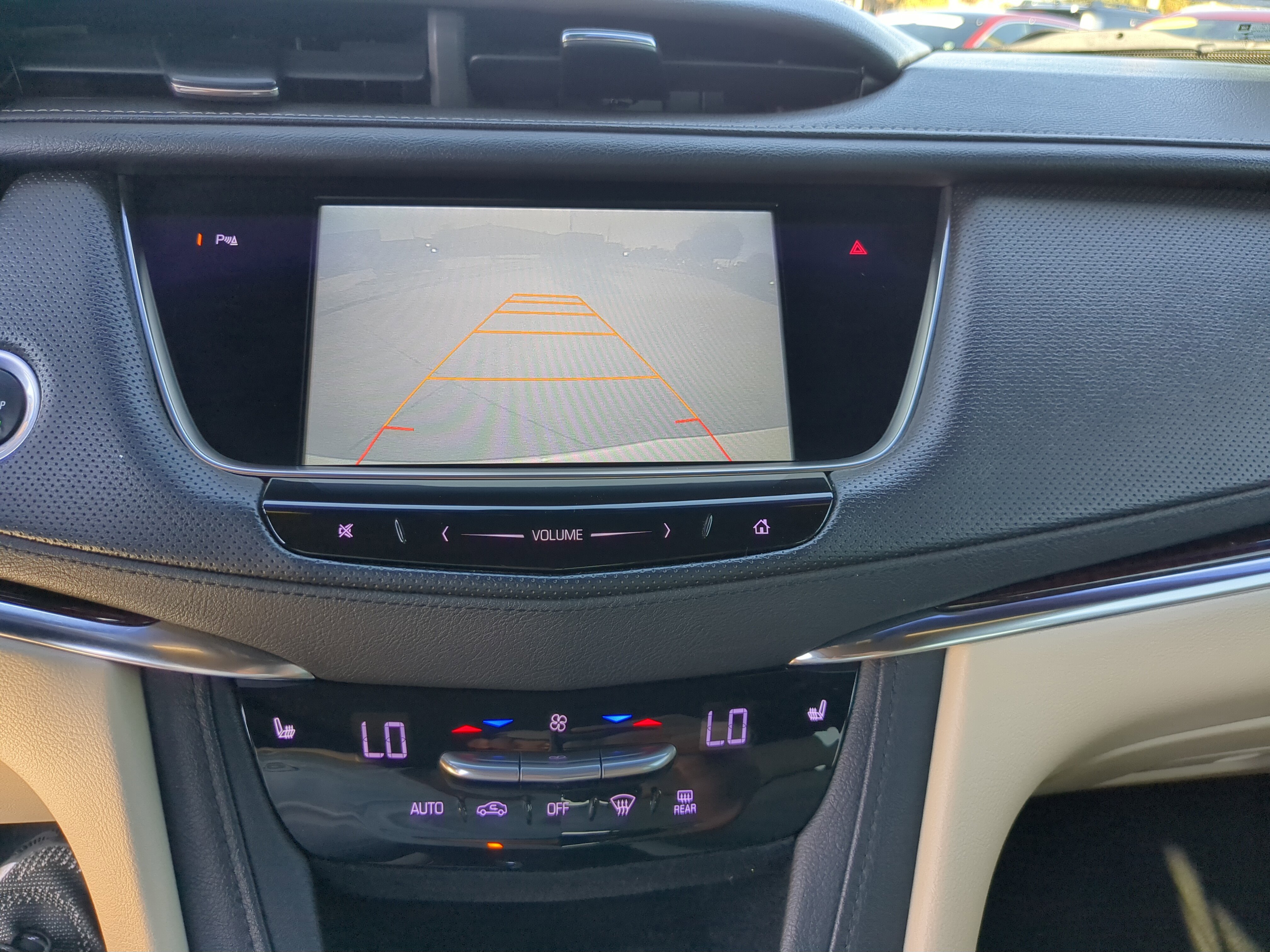 Used 2017 Cadillac XT5 Luxury w/ Driver Awareness Package image 23