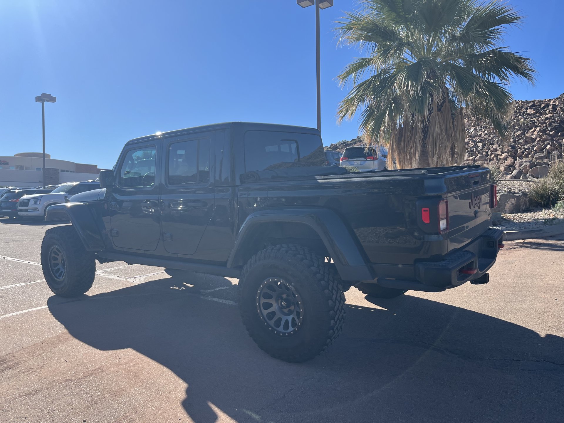 Used 2023 Jeep Gladiator Rubicon w/ Trailer Tow Package AWD/4WD image 1