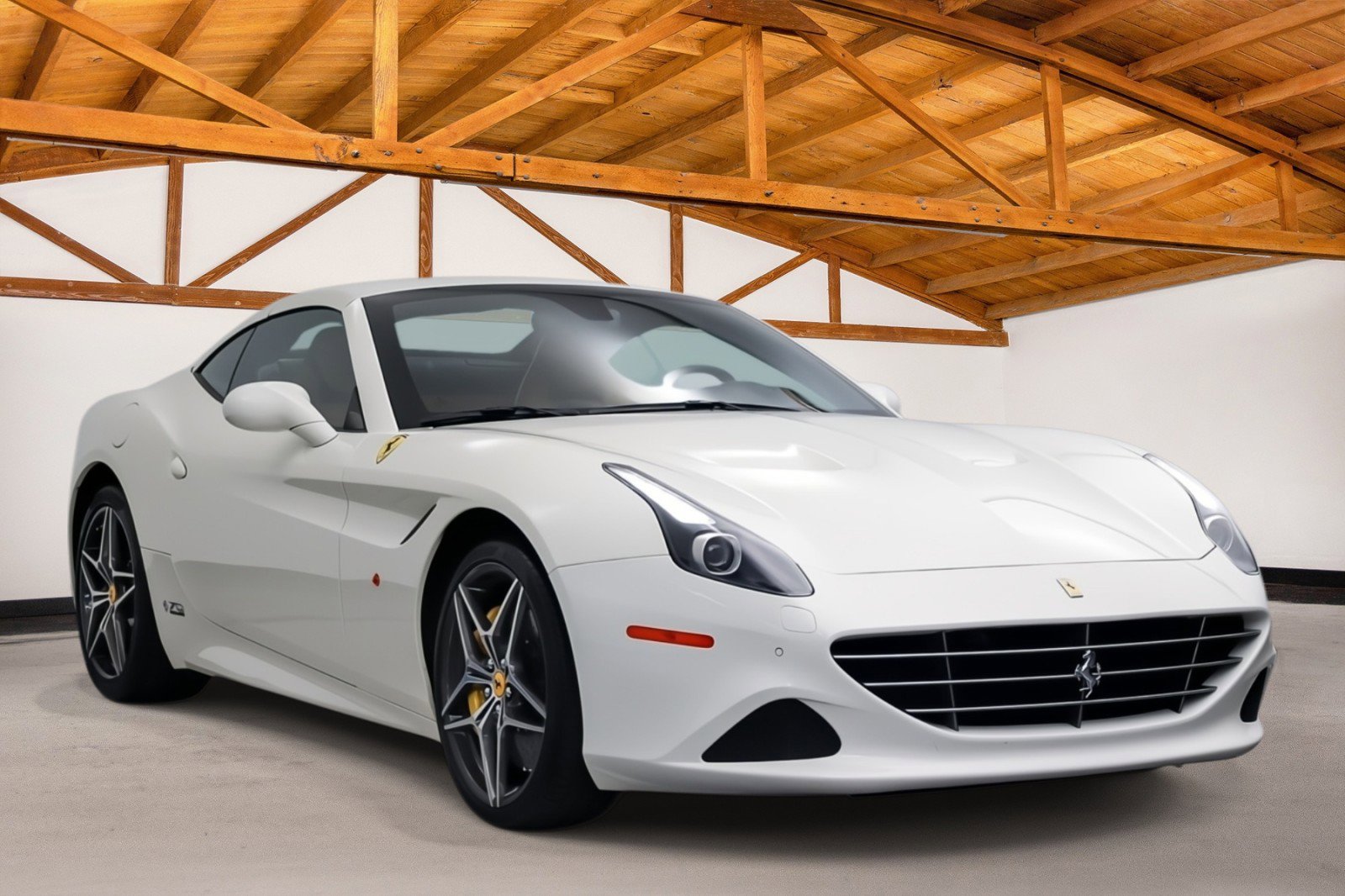 Used 2017 Ferrari California T RWD image 8