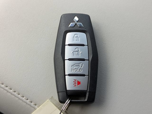 Used 2025 Mitsubishi Outlander SE FWD image 33